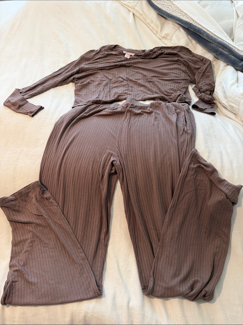 Ribbed Two-Piece Lounge Set in cloudy grey